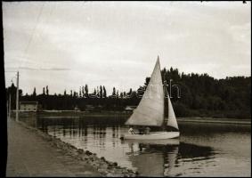 Kb. 50 db fotónegatív (tájak, életképek, stb.), tasakokban, 5×6 és 6×9 cm