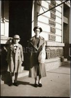 Kb. 50 db fotónegatív (tájak, életképek, stb.), tasakokban, 5×6 és 6×9 cm