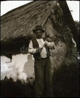 Kb. 50 db fotónegatív (tájak, életképek, stb.), tasakokban, 5×6 és 6×9 cm