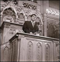 cca 1960-1970 Országgyűlés a Parlamentben, 20 Pest megyei Hírlap fotónegatív, 6×6 cm