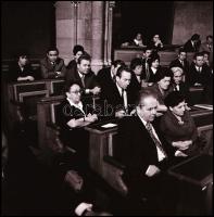 cca 1960-1970 Országgyűlés a Parlamentben, 20 Pest megyei Hírlap fotónegatív, 6×6 cm