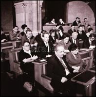 cca 1960-1970 Országgyűlés a Parlamentben, 20 Pest megyei Hírlap fotónegatív, 6×6 cm