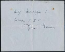 1923 Thomas Mann (1875-1955) német író autográf aláírása és üdvözlő sorai papírlapon: Auf Wiedersehen! Budapest, 5.IV.23 Thomas Mann, azaz A viszontlátásra! Budapest, 1923. április. 5. Thomas Mann. A német író 1923-ban harmadszorra látogatott a magyar fővárosba, ezen alkalommal a Zeneakadémián tartott felolvasóestjén spiritiszta élményeit osztotta meg a közönséggel, amelyet a Nyugat közölt Willi a médium címmel. Legelső, 1913-as látogatását a Gerő Ödön által is szerkesztett és Jászi Oszkár által alapított Világ c. folyóirat meghívására tette. Proveniencia: Gerő Ödön művészeti szakíró, újságíró lánya, Gerő Zsófia (1895-1966) hagyatékából / Autograph signature and greeting of Thomas Mann (1875-1955), German novelist: Auf Wiedersehen! Budapest, 5.IV.23 Thomas Mann. In 1923 Mann visited Budapest for the third time, helding a lecture about spiritism at the Music Academy of the Hungarian capital, which was later published in the reknown magazine Nyugat. Provenance: From the estate of Sophie (Zsófia) Gerő (1895-1966), daughter of famous Hungarian journalist, art critic Edmund (Ödön) Gerő. 19x15 cm