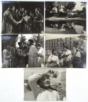 cca 1950-1960 Werkfotók különböző filmekből, rajtuk Mészáros Ági, Soós Imre és más színészekkel, 5 db, 23×30 cm