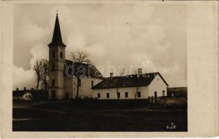 1938 Zsély, Zelovce; R. kath. kostol a fara / Római katolikus templom és plébánia. G. Jilovsky kiadása / Catholic church and rectory + MAGYAR KIR. POSTA 142 (EM)