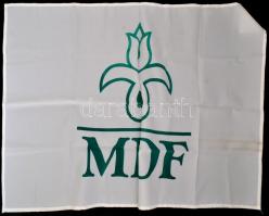 MDF-es zászló és jelvény, zászló mérete: 70x103 cm, jelvény mérete: 5x2 cm