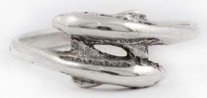 Ezüst(Ag) delfines gyűrű, jelzett, méret: 56, nettó: 1,7 g