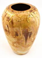 Segesdi Bori (?-): Váza. Mázas festett kerámia, jelzett, apró kopásnyomokkal, m: 21 cm