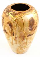 Segesdi Bori (?-): Váza. Mázas festett kerámia, jelzett, apró kopásnyomokkal, m: 21 cm