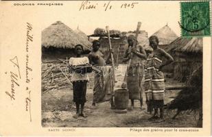 1905 Haute Guinée, Pilage des grains pour le cous-couss /  couscous chopping, African folklore, TCV card
