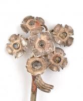 3 db antik fém tű, piros és fehér kövekkel, h: 10,5 és 12 cm között