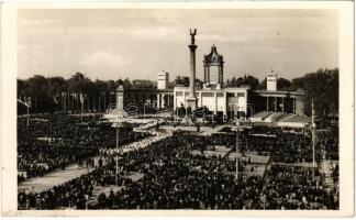 1938 Budapest XIV. XXXIV. Nemzetközi Eucharisztikus Kongresszus főoltára. Dr. Lechner Jenő műépítész alkotása (fl)