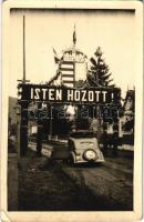 1940 Szováta, Sovata; bevonuláskori diadalkapu magyar címerrel Isten hozott felirat, autó / triumphal arch for the entry of the Hungarian troops, Hungarian coat of arms, automobile. photo (EK)