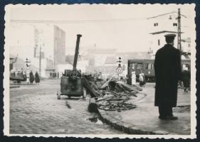 1956 Budapest, életkép a forradalomból, fotó, 6×8 cm