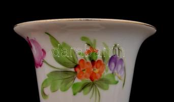 Herendi virágmintás urna vázácska, kézzel festett, jelzett, apró kopásnyomokkal, m: 7,5 cm, d: 7 cm