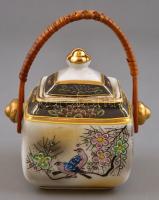 Kínai porcelán cukortartó, kézzel festett, nád füllel, jelzett, kopásnyomokkal, m: 12 cm