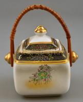 Kínai porcelán cukortartó, kézzel festett, nád füllel, jelzett, kopásnyomokkal, m: 12 cm