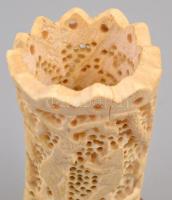 Faragott, áttört csont cigaretta kínáló  9 cm