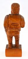 Jelzés nélkül: Sörivó. Faragott fa szobor. 23 cm