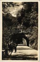 Ramsau bei Berchtesgaden, Ramsauer Felsentor m. Hochkalter / road, hikers. Phot. F. G. Zeitz Nr. 222. Aus dem Berchtesgadener Land. Alpiner Kunstverlag (EK)