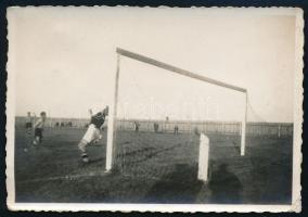 1931 Focimeccs Albertfalván, hátoldalon feliratozott fotó, 6×8,5 cm