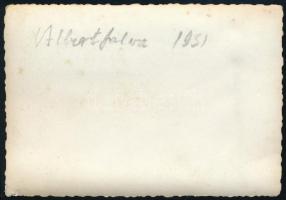 1931 Focimeccs Albertfalván, hátoldalon feliratozott fotó, 6×8,5 cm