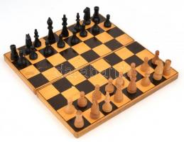 Fa sakk készlet faragott figurákkal 30x30 cm