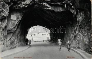 Passau, Durchbruch zur Ilzstadt / street view. Hofkunstanstalt Löffler & Co. (tiny pinhole)