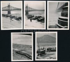 cca 1935 A befagyott Duna budapesti szakasza, halászbárkákkal, csónakokkal, 11 db fotó, 4,5×6 cm