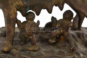 Romulus és Remus bronz szobor, a capitoliumi farkas alapján készült utánzat. Kopottas állapotban, a ...