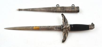 1941 tiszti tőr, a penge egyik oldalán "Sághi Béla hadnagy úrnak - 1941" gravírozással, má...