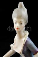 Éneklő. Hollóházi barokk női porcelán figura, jelzett, kézzel festett, hibátlan, m: 22.5 cm