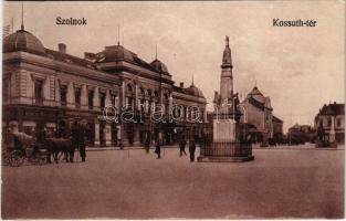 Szolnok, Kossuth tér, Sebők Nándor, Konsitzky György, Fehér Adolf üzlete, Népbank, drogéria