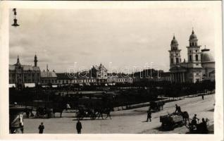 Szatmárnémeti, Satu Mare; Horthy Miklós tér, templom, lovas szekerek, zsidó köszörűs / square, horse carts, church, Jewish knife grinder