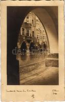 1932 Innsbruck, Strasse im Regen / street in raining