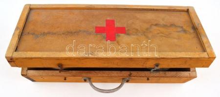 Bosch autólámpa, régi slusszkulcsok vöröskeresztes fa dobozban