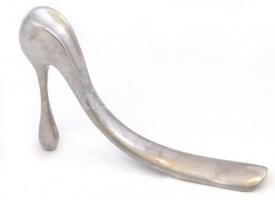 Manolo Blahnik fém cipőkanál, jelzett, kopásnyomokkal, karcolásokkal, h: 32 cm