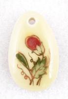Zsolnay porcelán virágmintás medál, kézzel festett, jelzett, hátoldalán minimális hibával, h: 3,5 cm