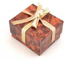 Csiszolt ásvány medál, díszdobozban, h: 3,5 cm