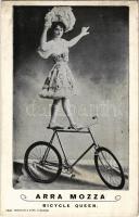 Arra Mozza, bicycle queen. Chas Thurnam & Sons, Arra Mozza, női cirkuszi kerékpár akrobata. Chas Thurnam & Sons