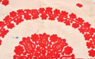 Abrosz (terítő), hímzett, tintafoltos, 126x119 cm