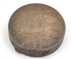 Ezüst(Ag) púdertartó, ornamentikus mintával, jelzett, d: 5,5 cm, nettó: 34,8 g