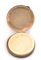 Ezüst(Ag) púdertartó, ornamentikus mintával, jelzett, d: 5,5 cm, nettó: 34,8 g