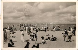 1933 Siófok, strand. 935/29. Leica felvétel, kiadja Foto Nagy