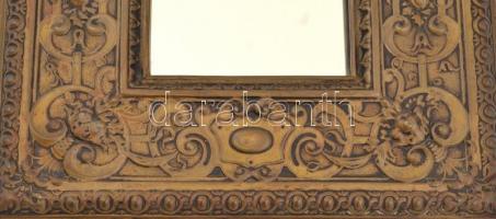 Tükör, díszes fém rátéttel díszített fa keretben, 33×23,5 cm