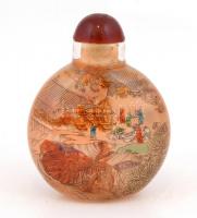 Kis parfümös üveg dugóval, távol-keleti jelenettel, apró kopásnyomokkal, m: 6,5 cm