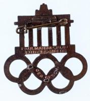 Német Harmadik Birodalom 1936. "XI. Olimpia Berlin" zománcozott olimpiai jelvény, hátlapon...