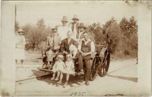 Gyergyó, Giurgeului; kirándulás kézi hajtányon vasutassal / family trip on handcar, railway. photo  (fl)