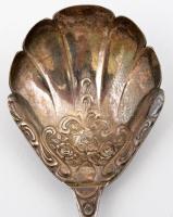 Antik evőeszközök: 4 db kés, jelzett + 1 db kanál + 1 db cukorcsipesz