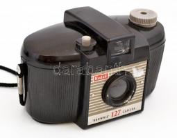 cca 1953 Kodak Brownie 127 bakelit fényképezőgép, eredeti tokjában, jó állapotban / Vintage Kodak bakelite camera in good condition, with original case